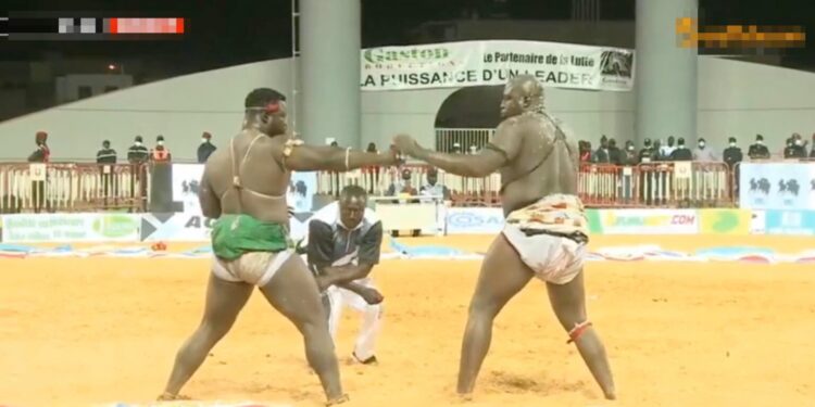 Lutte : Lac 2 bat Eumeu Sène sur décision arbitrale