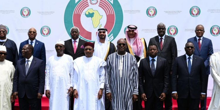 La CEDEAO suspend le Mali de ses instances