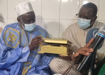 Leytaloul khadr : Thierno Madani Tall offre un exemplaire du Coran serti d’or à Macky Sall