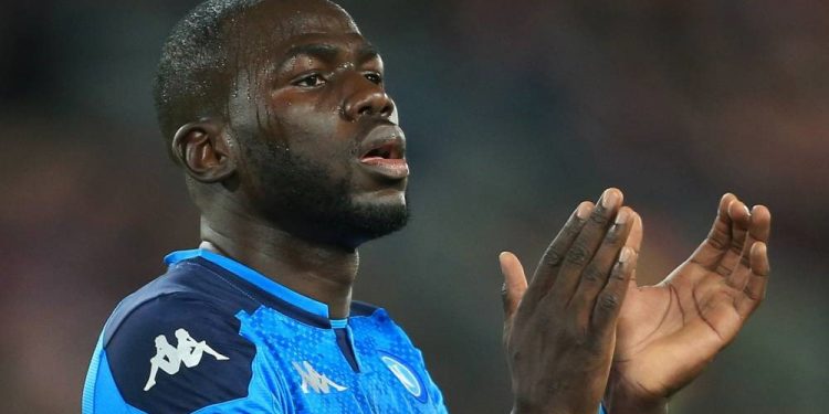 Kalidou Koulibaly offre deux ambulances et du matériel médical à son village et à l’hôpital de Ourossogui