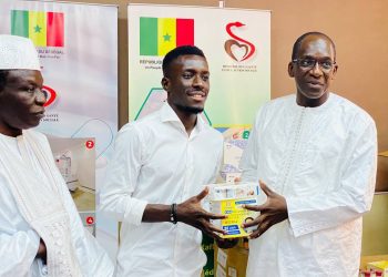 Don : Gana Gueye offre du matériel médical au ministère de la Santé