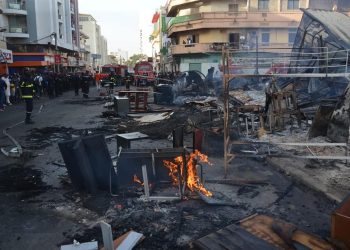 Incendie : Macky Sall promet d’offrir 75 millions aux marchands de la « Salle de Vente »