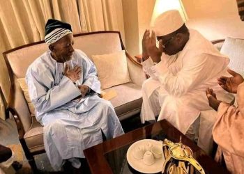 Médinatoul_Mounawara : Le khalife Cheikh Mahi Niass reçoit la visite du président Macky Sall (images)