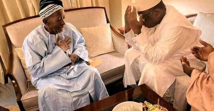 Médinatoul_Mounawara : Le khalife Cheikh Mahi Niass reçoit la visite du président Macky Sall (images)