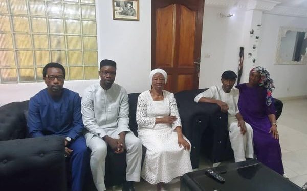 Disparition : Ousmane Sonko a présenté ses condoléances à la famille de François Mancabou