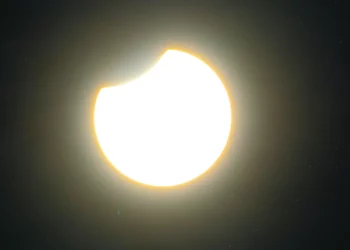 Astronomie : Une éclipse partielle de Soleil frôlera l’Afrique le 25 octobre…