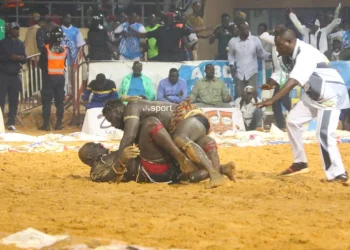 Lutte : Boy Niang 2 bat Balla Gaye 2 en moins de 2 minutes !