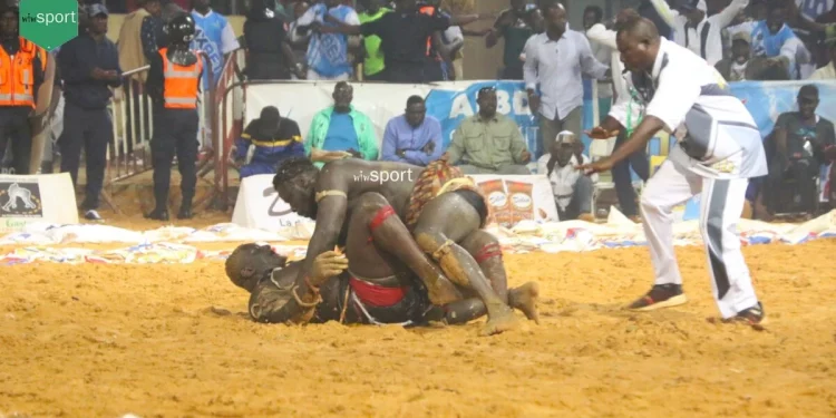 Lutte : Boy Niang 2 bat Balla Gaye 2 en moins de 2 minutes !
