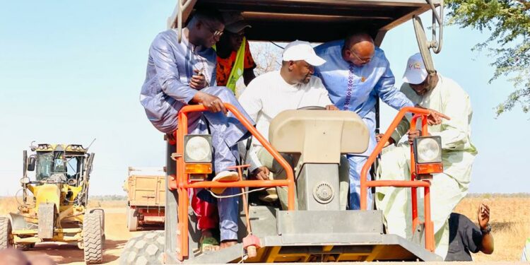 Nioro du Rip : Samba Ndiobène lance les travaux de la piste Porokhane-Keur Maba Diakhou d’un linéaire de 15 kilomètres