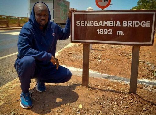 Désobéissance civile : Ousmane Sonko s’est rendu en Gambie !