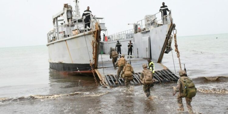 Trafic de drogue: Un navire avec à bord 3 tonnes de cocaïne arraisonné par la Marine nationale