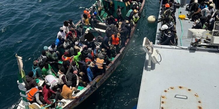 Emigration irrégulière : La Marine nationale intercepte 252 candidats au large de Dakar