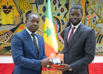 Pétrole : Diomaye a reçu un échantillon du premier brut