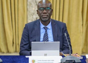 Baisse des salaires des agents de l’Etat : Le gouvernement dément et met en garde