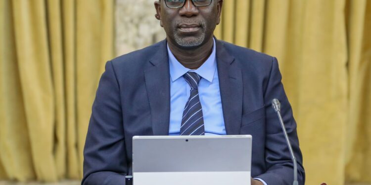 Baisse des salaires des agents de l’Etat : Le gouvernement dément et met en garde